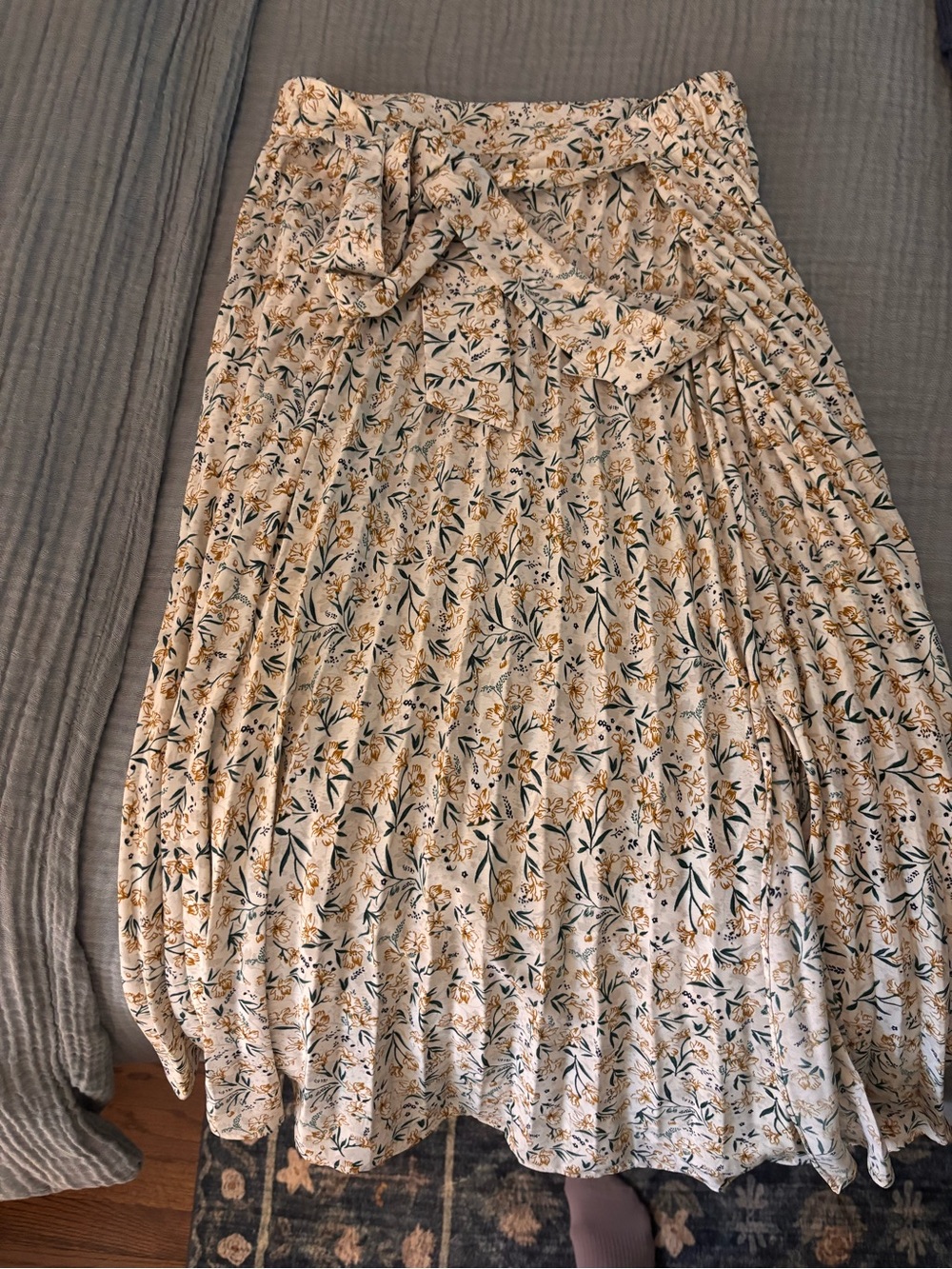 Pleated Floral Midi Skirt in Cream and Mustard size M petite